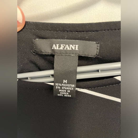 Alfani black and white pattern tunic size medium - Picture 3 of 3